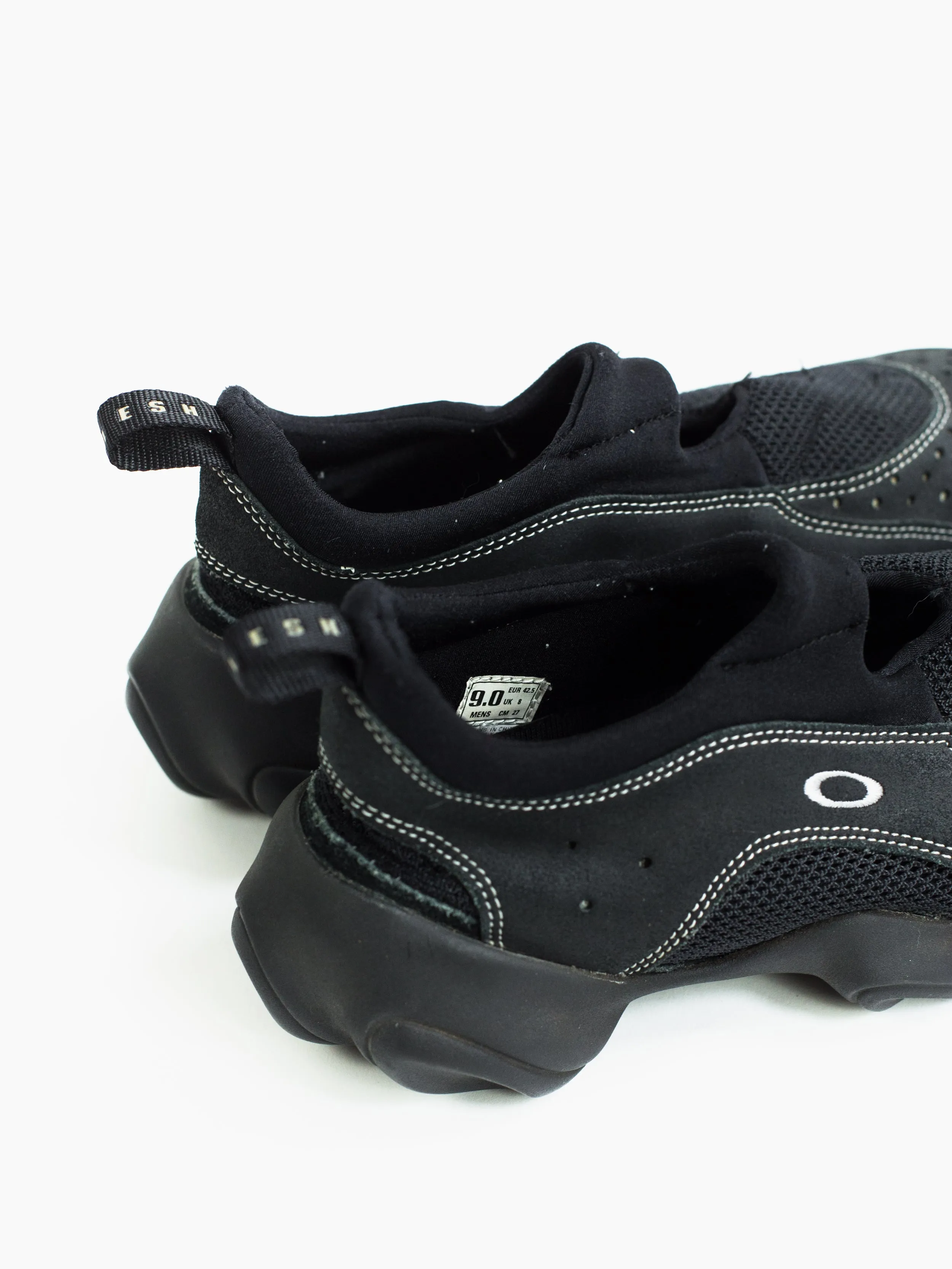 Oakley 00s Flesh Slip-on