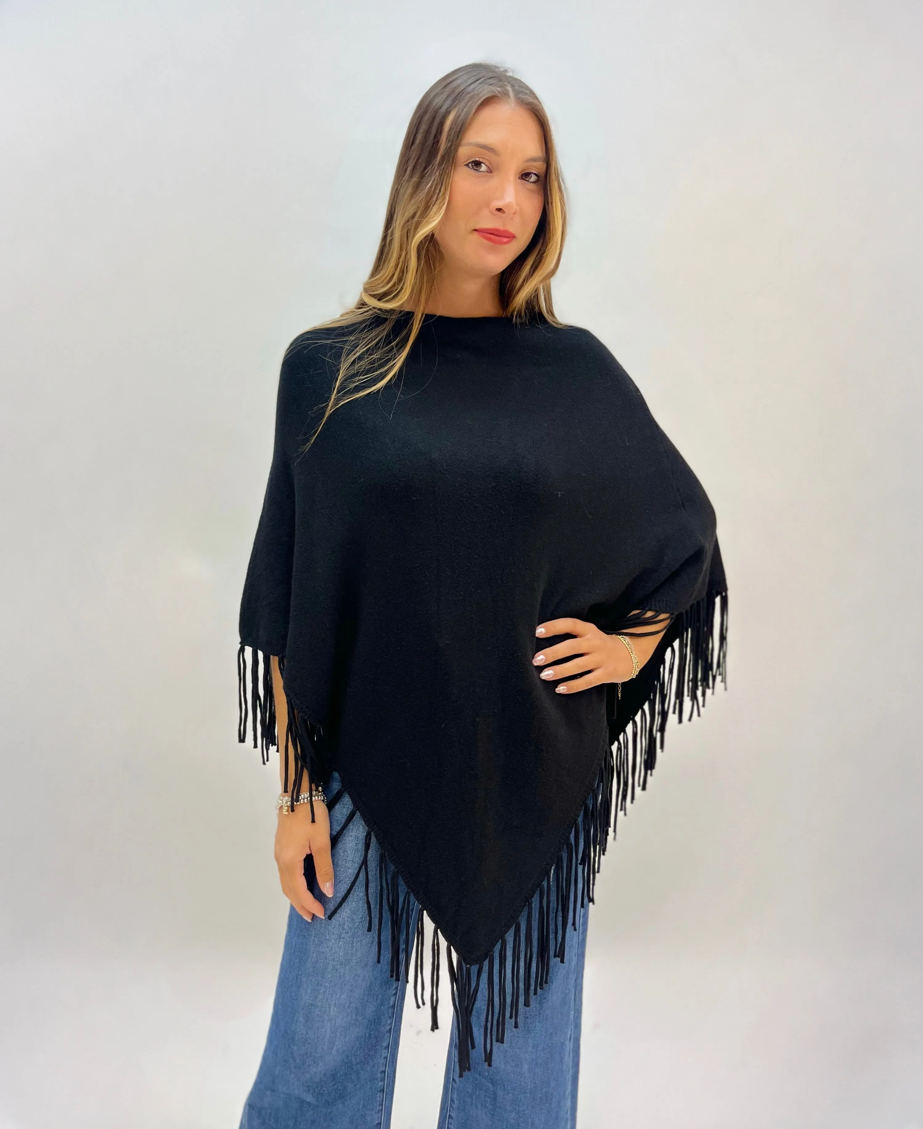 Poncho ampio con frange