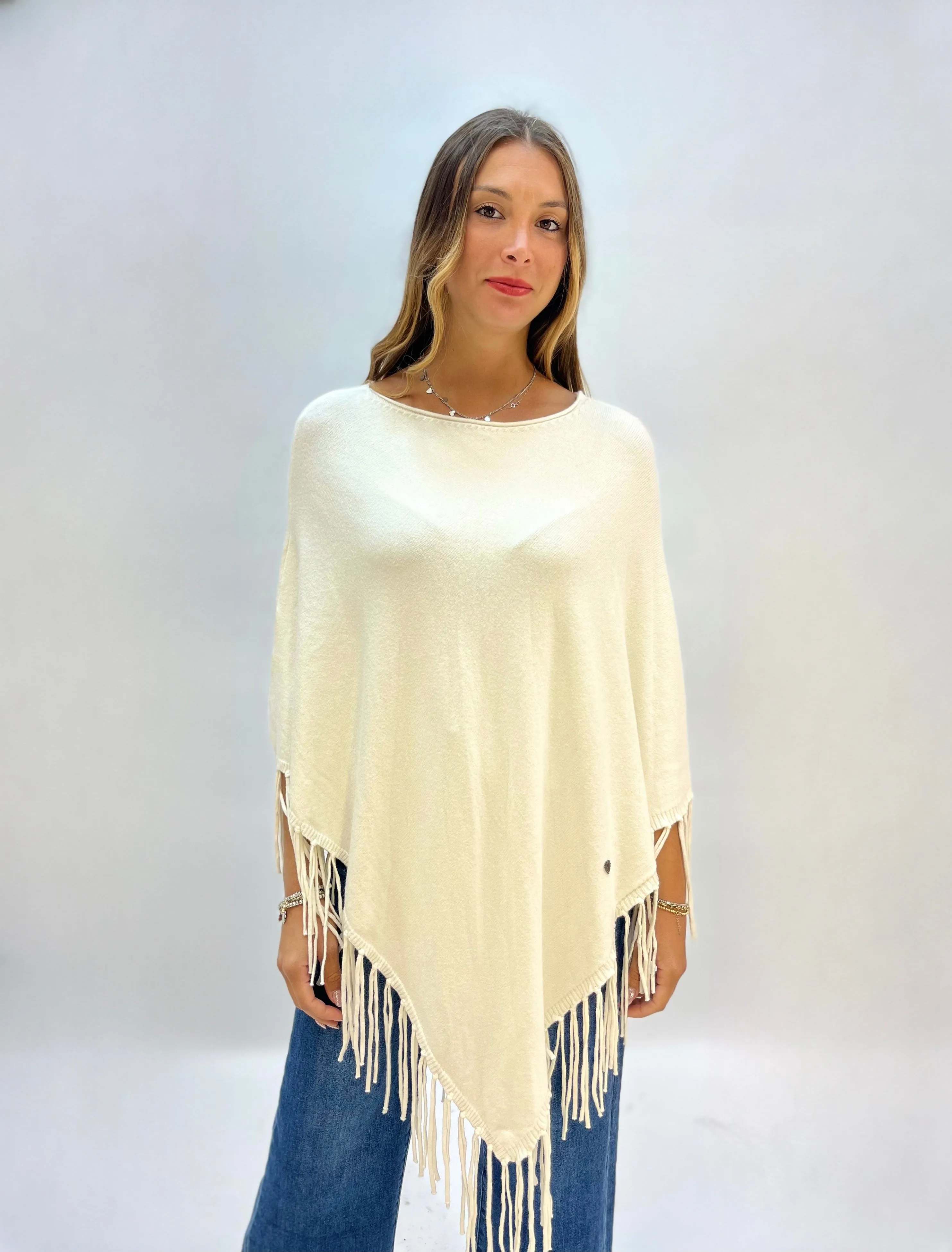 Poncho ampio con frange